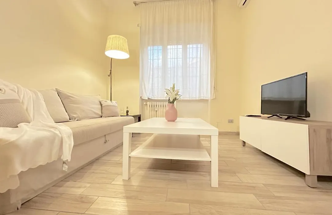Holly Sweet Home-1